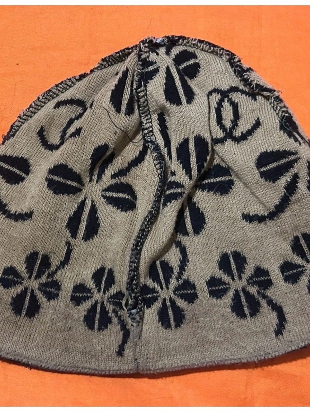 Vintage CHANEL-CLOVER~ CC~ LOGO BEANIE - HAT - CAP - Picture 3 of 9
